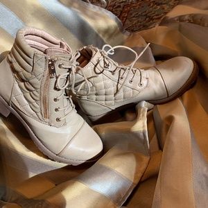 Ladies boots,  light beige/off white